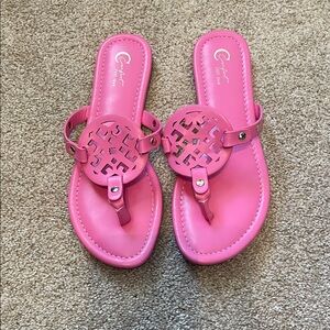comfort plus by Predictions Pink Cutout Medallion Thong Sandals